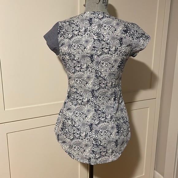 Dinh bá design - navy and white - short sleeve - front hidden zipper closure. - Picture 4 of 6
